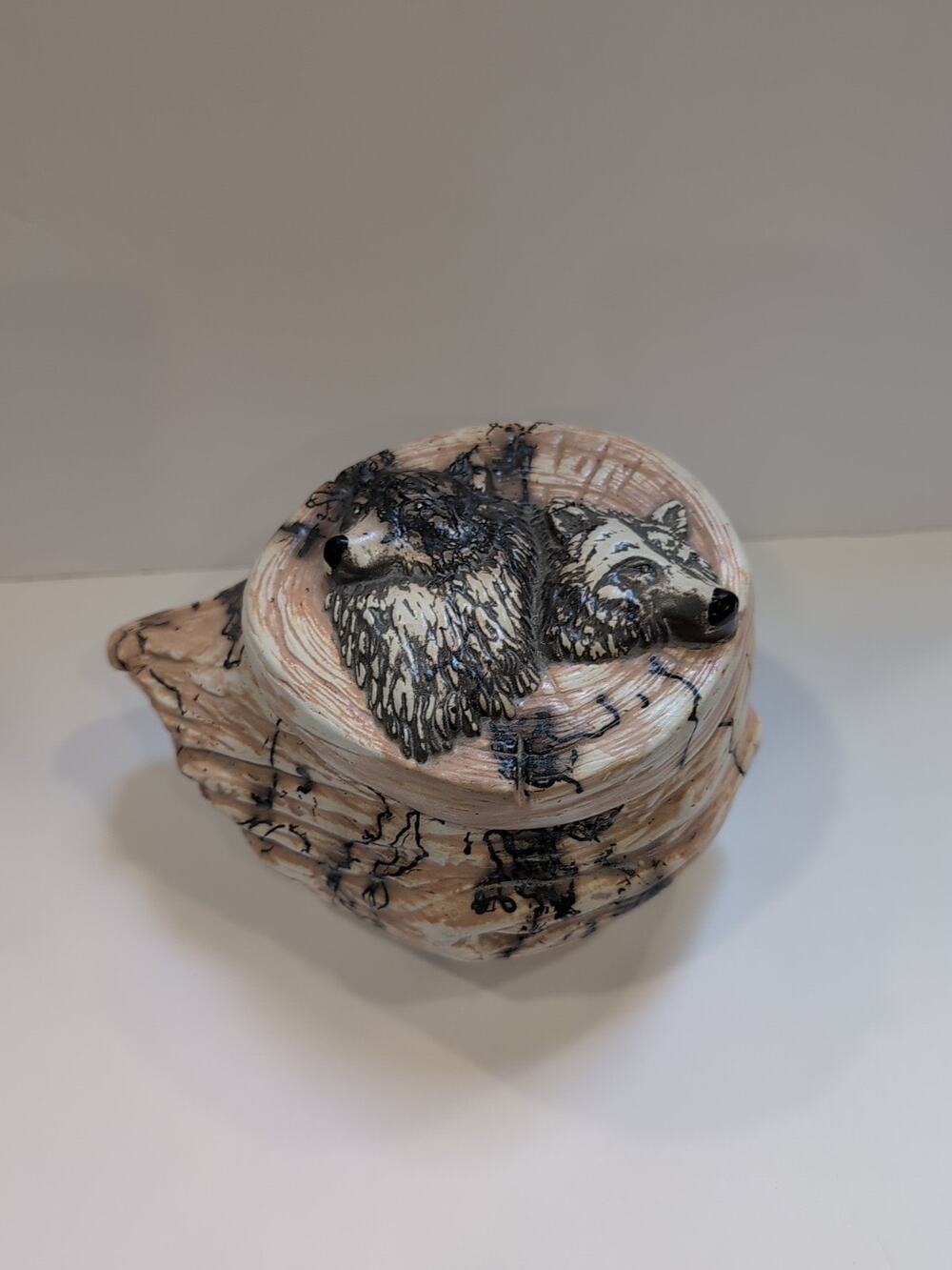 Vtg Art Pottery Horsehair‎ Bowl Log W/ Gray Wolves On Lid Signed 8 Inch